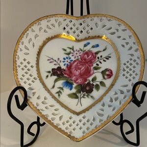 Heart-Shaped Floral Decorative Plate